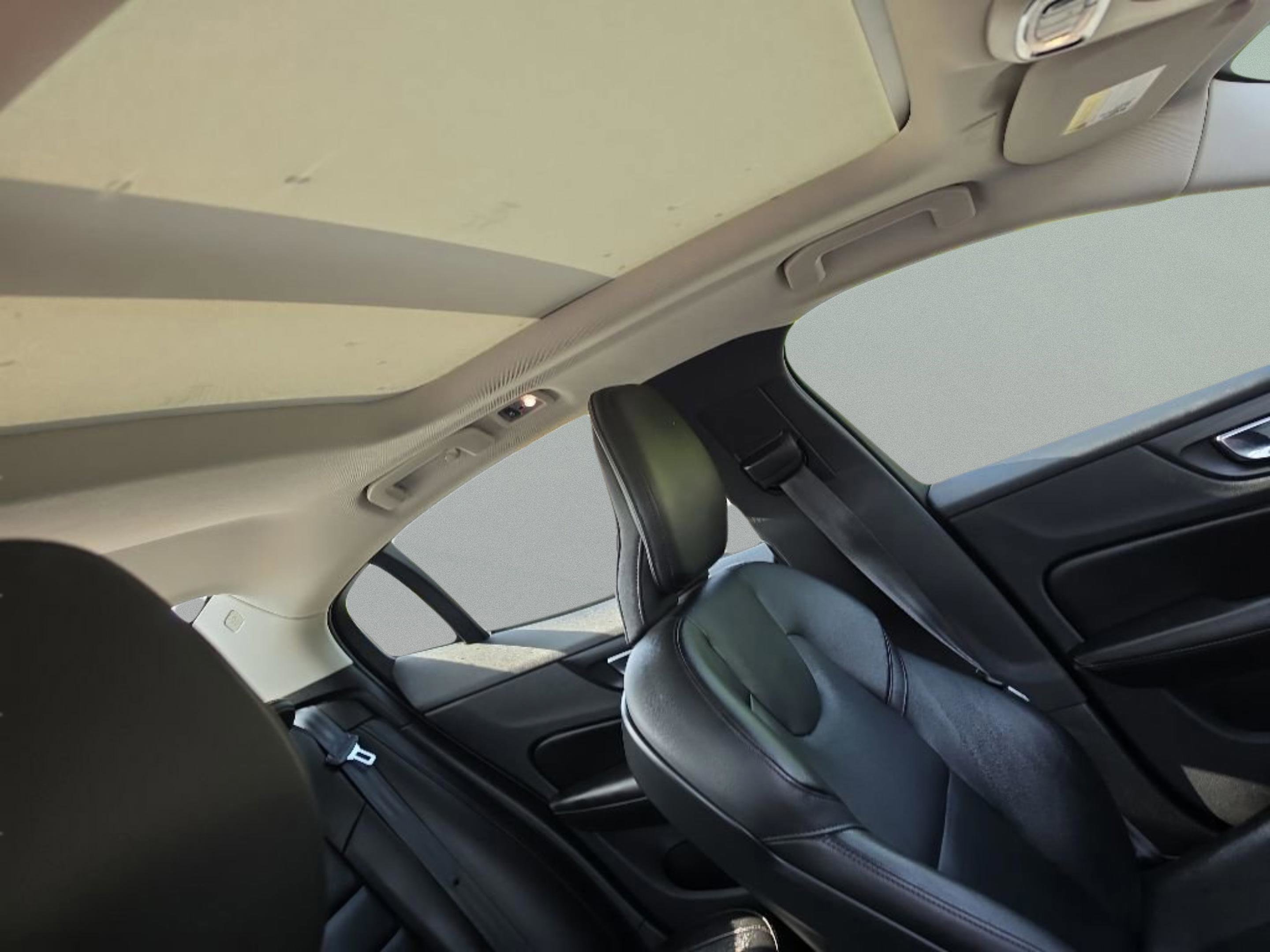 2020 Volvo S60 Momentum - Photo 28