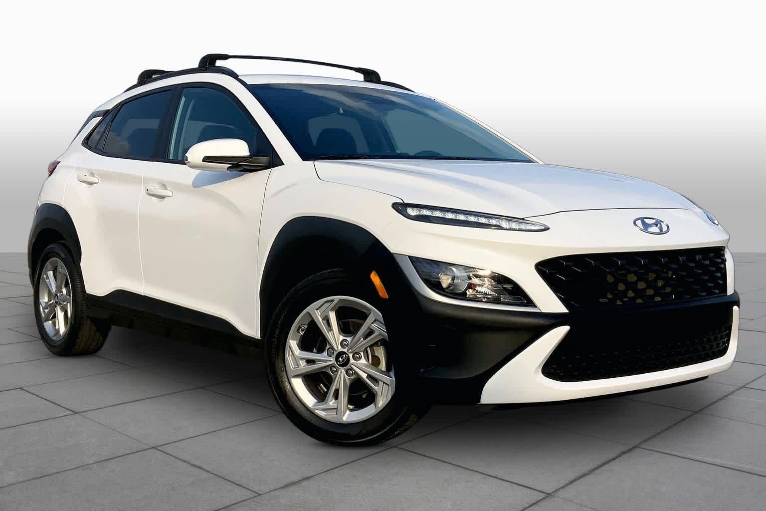 Used 2022 Lunar White Hyundai SEL image 3