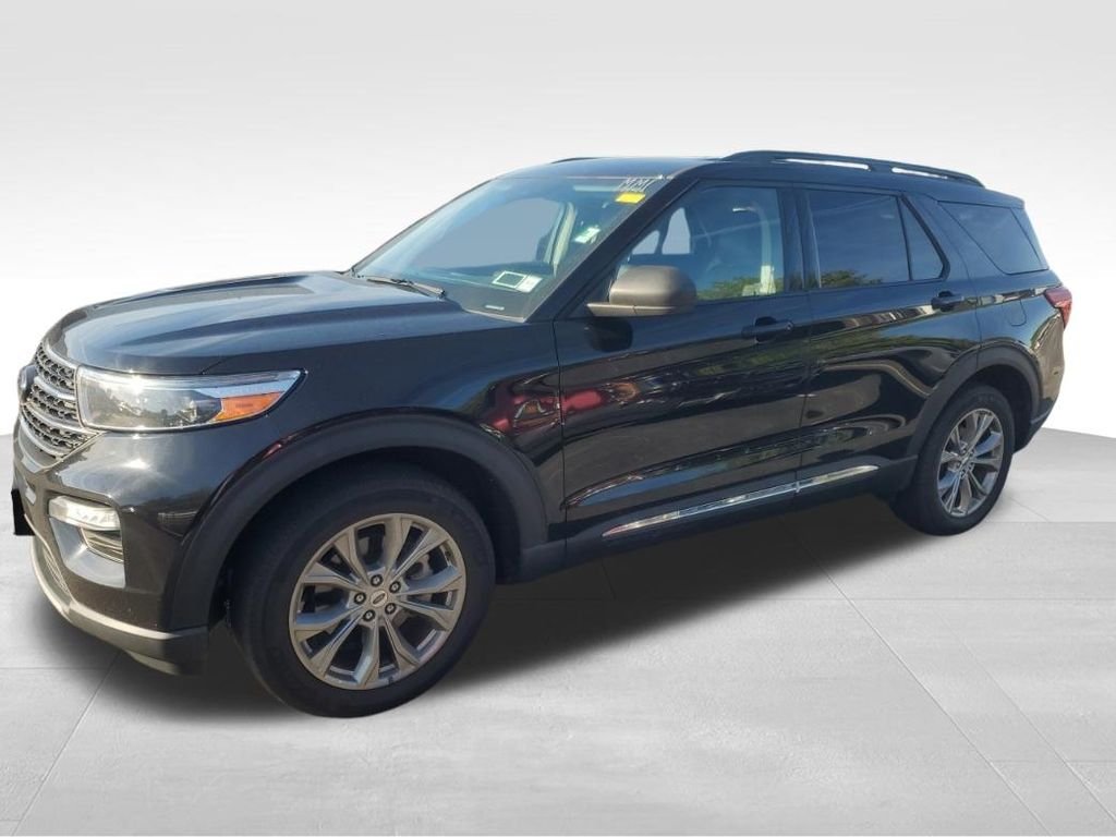 Used 2022 Black Ford XLT image 2