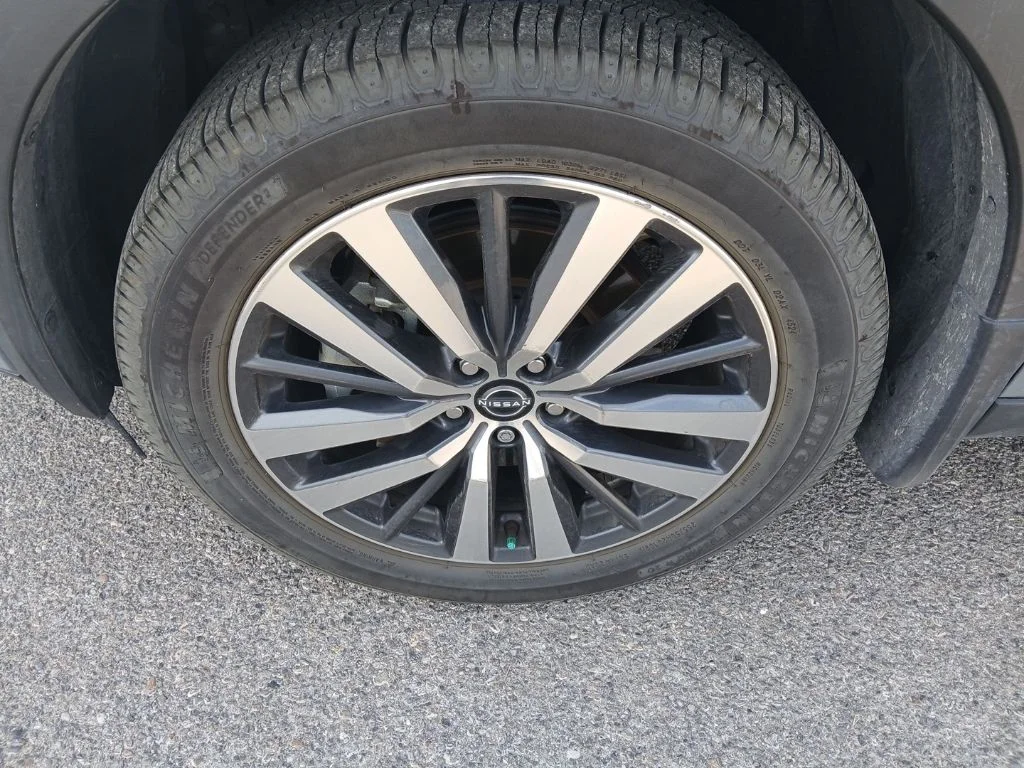 Certified Used 2022 Gray Nissan Platinum image 2