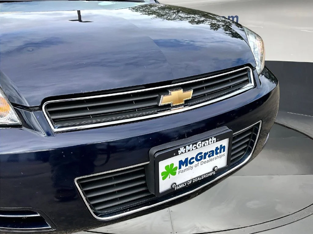 Used 2009 Blue Chevrolet LS image 31