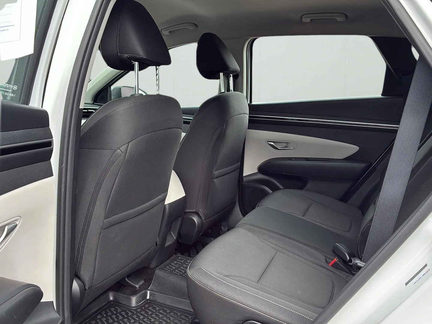 Used 2024 White Pearl Hyundai SE image 19