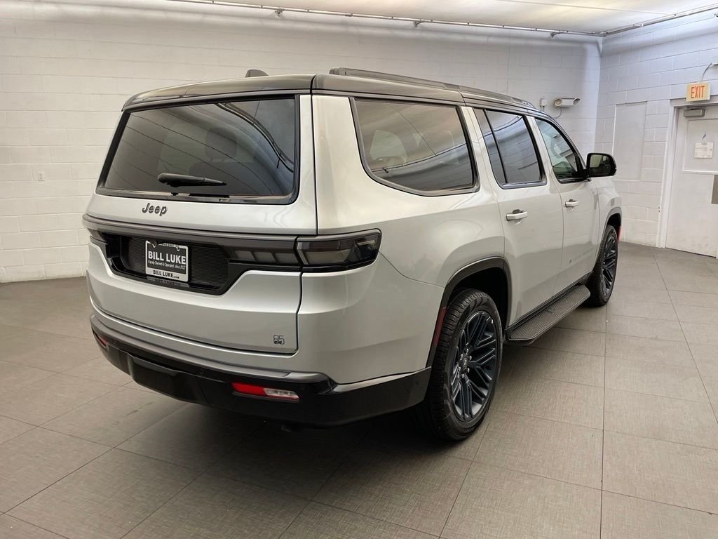 New 2026 Silver-Zynith Exterior Paint Jeep 85th Anniversary Edition image 4