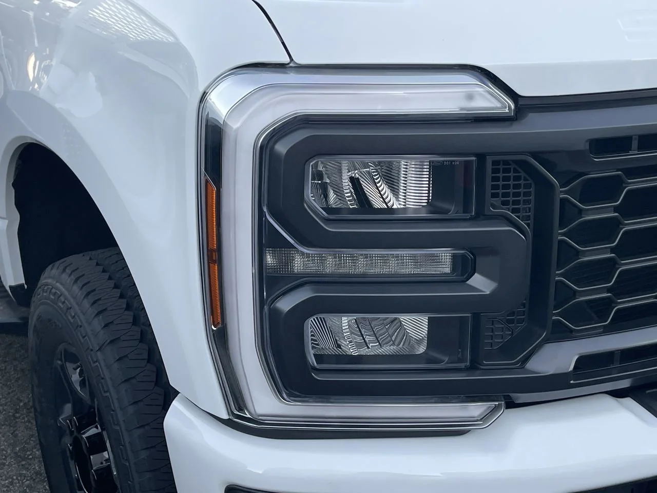 New 2026 Oxford White Ford XL image 7