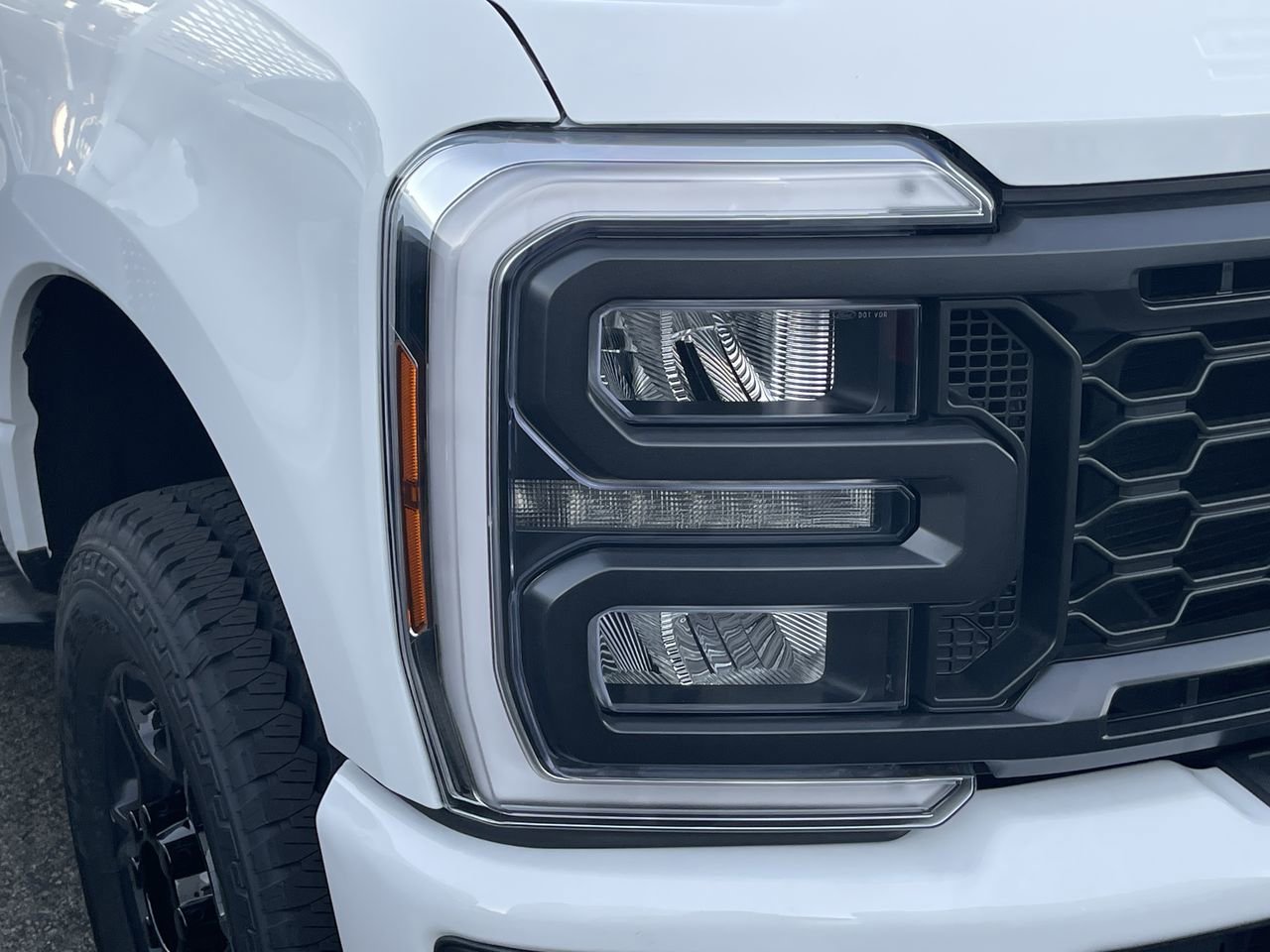 New 2026 Oxford White Ford XL image 7
