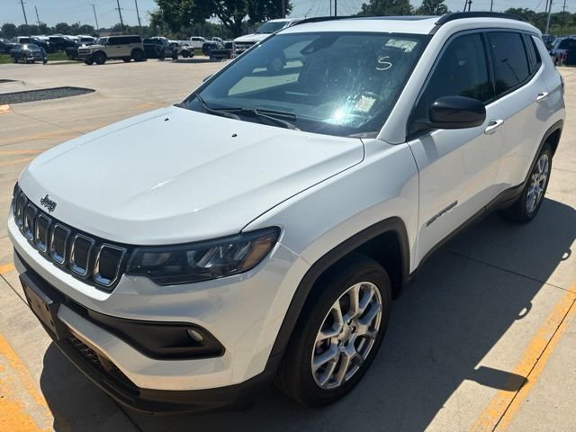 Used 2022 White Jeep Latitude Lux image 3