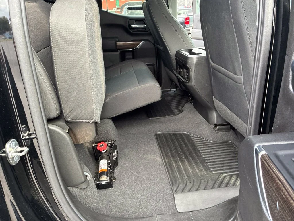 Used 2019 BLACK Chevrolet RST image 38