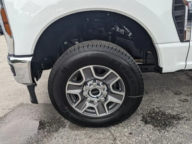 New 2025 Oxford White Ford F-350® XLT image 13
