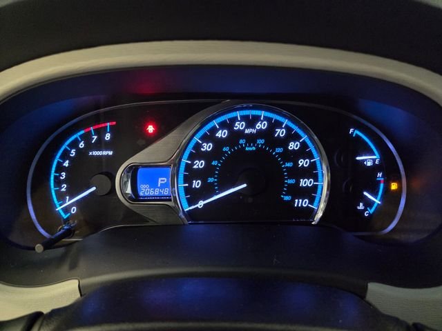Used 2013 Silver Toyota XLE image 27