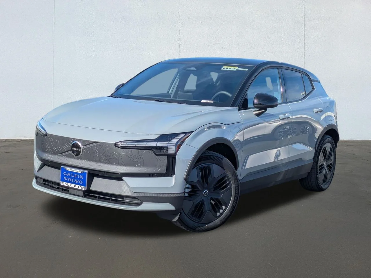 2026 Volvo EX30 Twin Motor Cross Country Ultra's photo