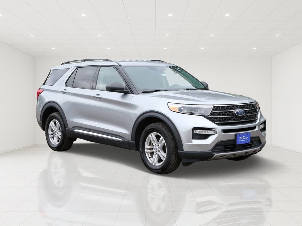 Certified Used 2023 Silver Ford XLT image 1