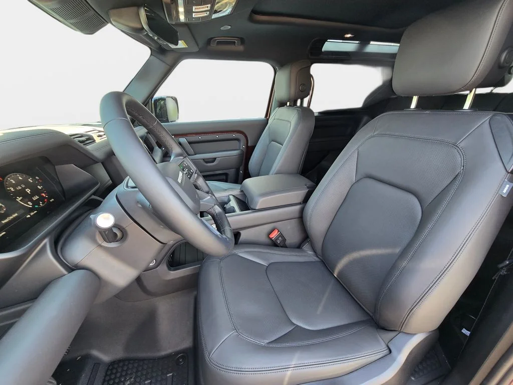 New 2026 Sedona Red LAND ROVER X-Dynamic SE image 14