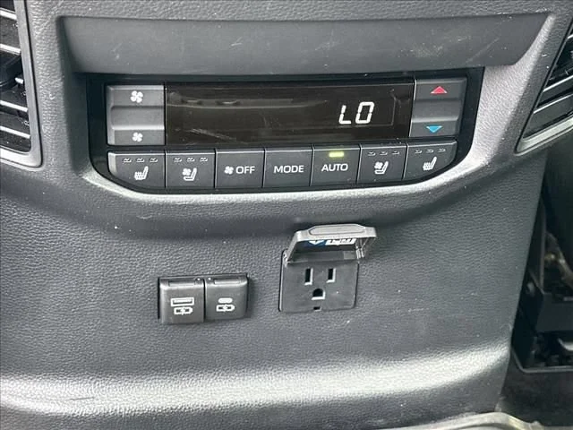 2023 Toyota Sequoia Platinum - Photo 17