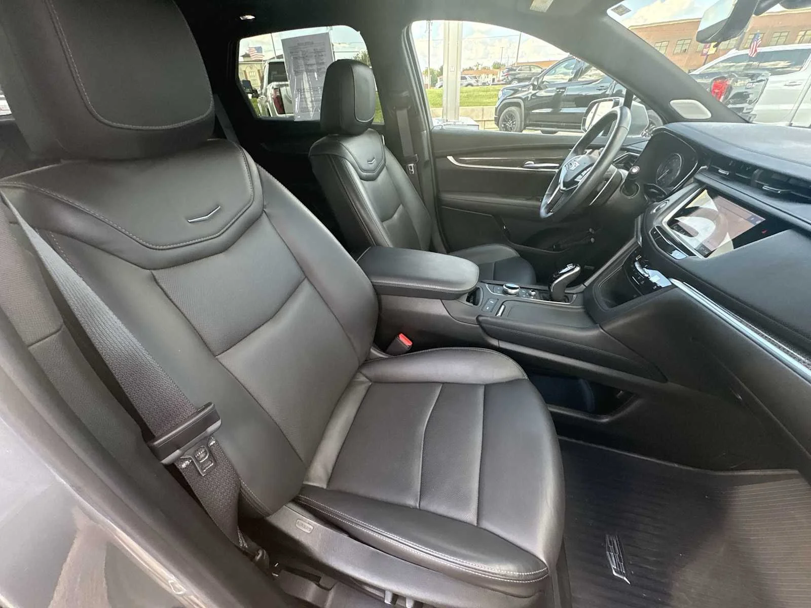 Used 2025 Argent Silver Metallic Cadillac Sport image 30