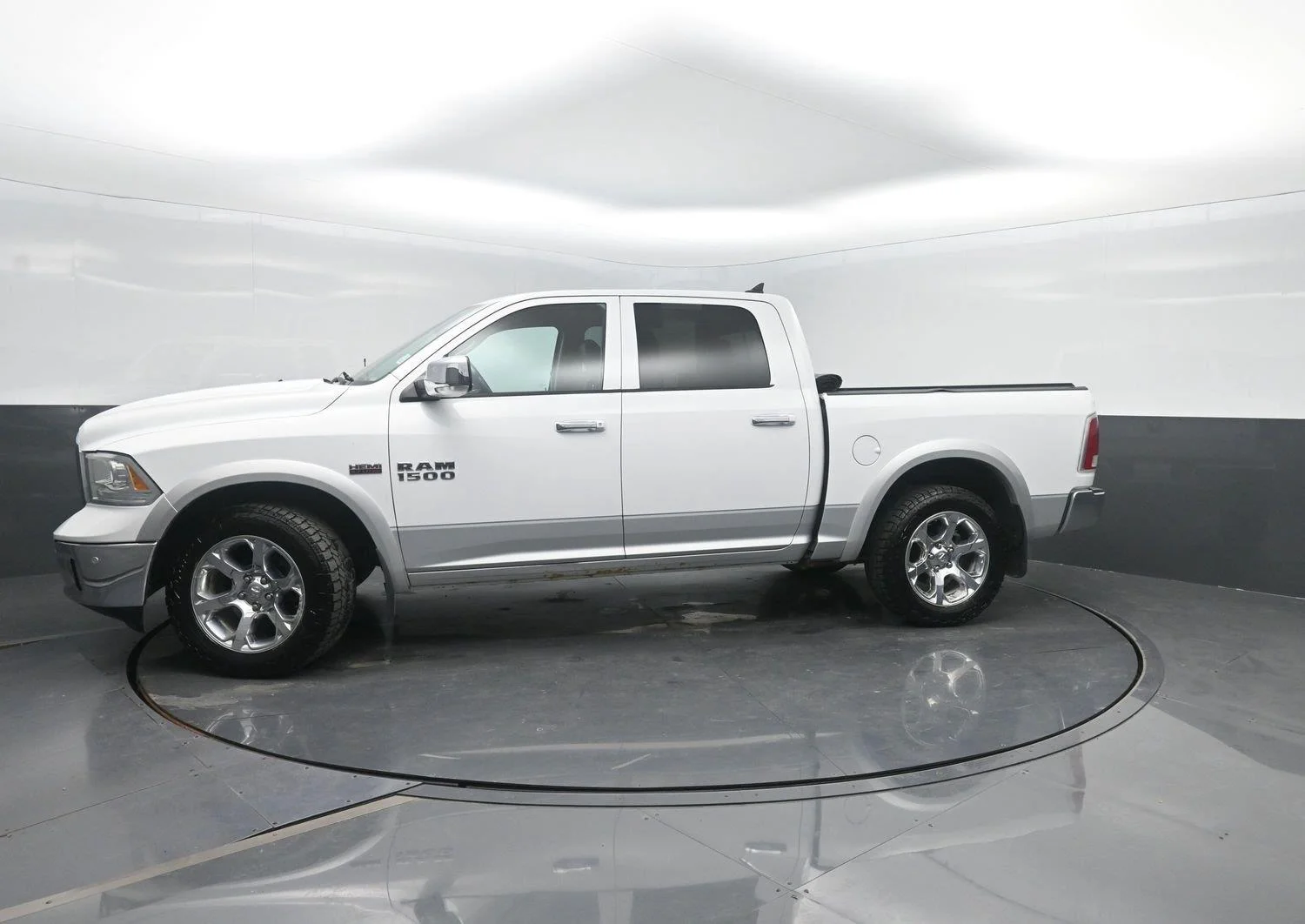 2016 RAM 1500 Pickup Laramie