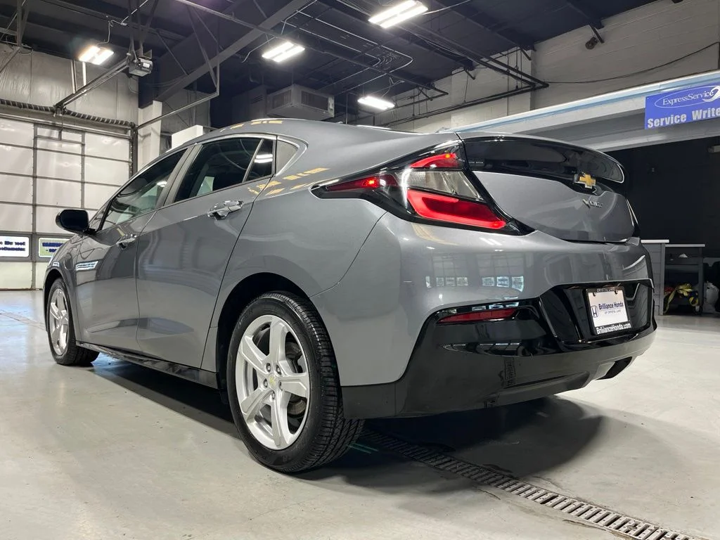 Used 2018 Steel Metallic Chevrolet LT image 5
