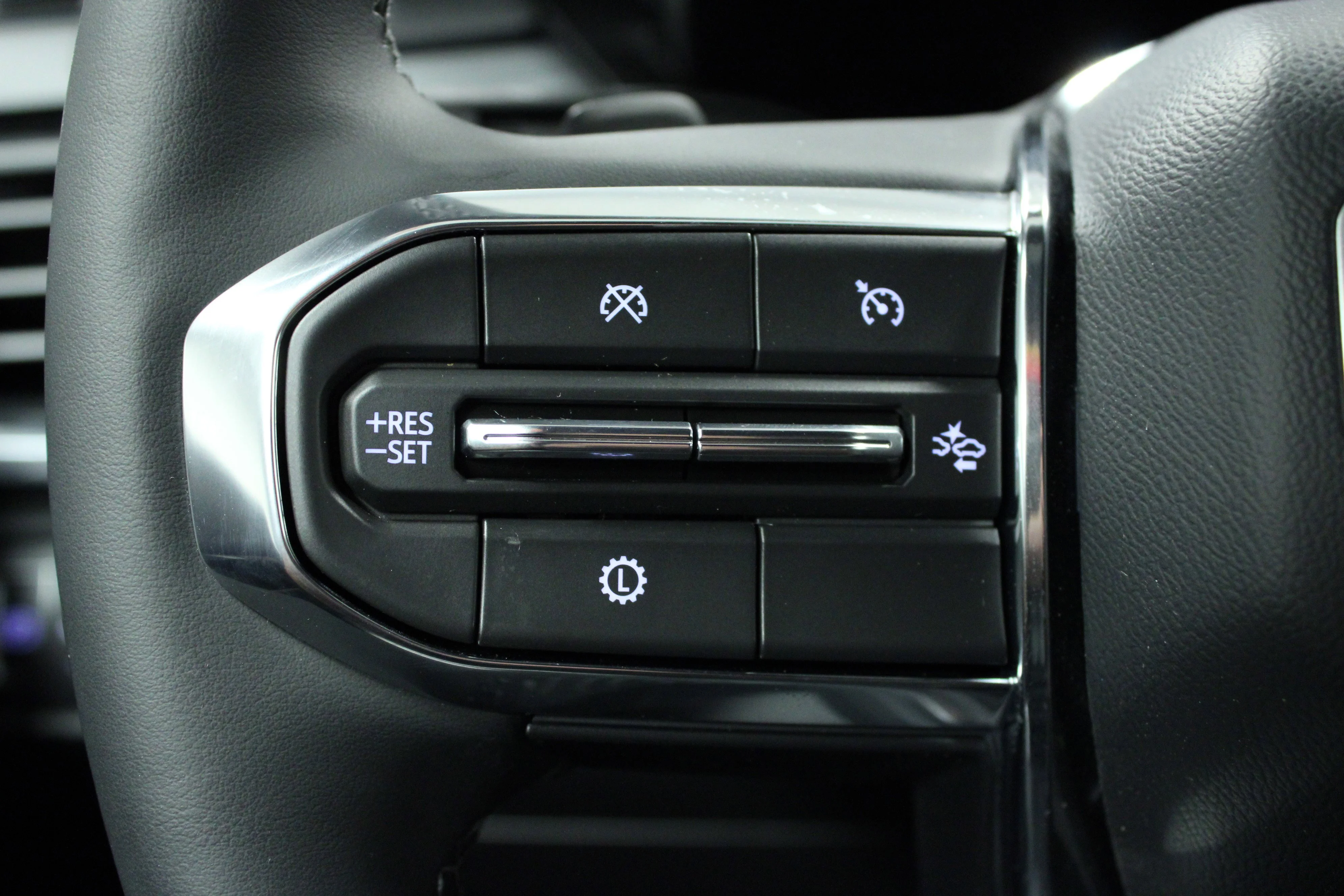 New 2025 Sterling Metallic GMC Elevation image 21