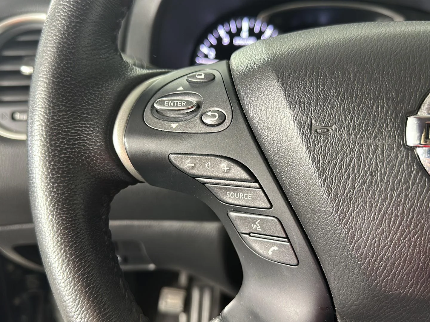 Used 2019 Midnight Pine Metallic Nissan SV image 11