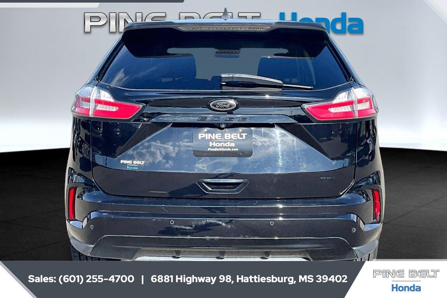 Used 2022 Agate Black Ford SE image 4