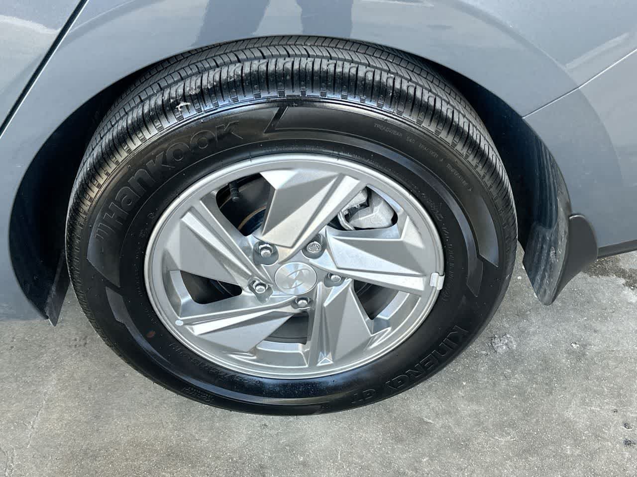 2025 Hyundai Elantra SE - Photo 11