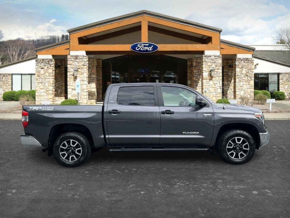 Used 2018 Magnetic Gray Metallic Toyota SR5 image 4