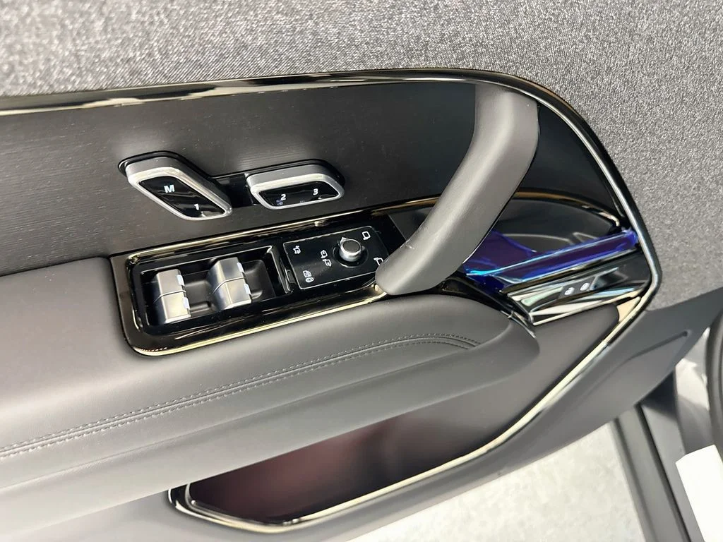 New 2026 Carpathian Grey Land Rover Dynamic SE image 18
