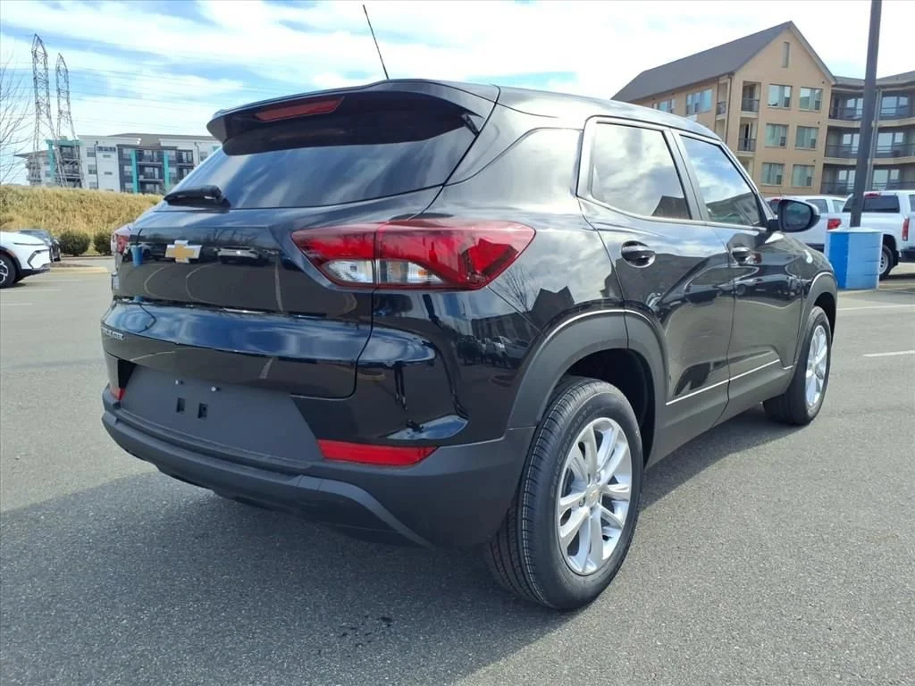 New 2026 Mosaic Black Metallic Chevrolet LT image 25