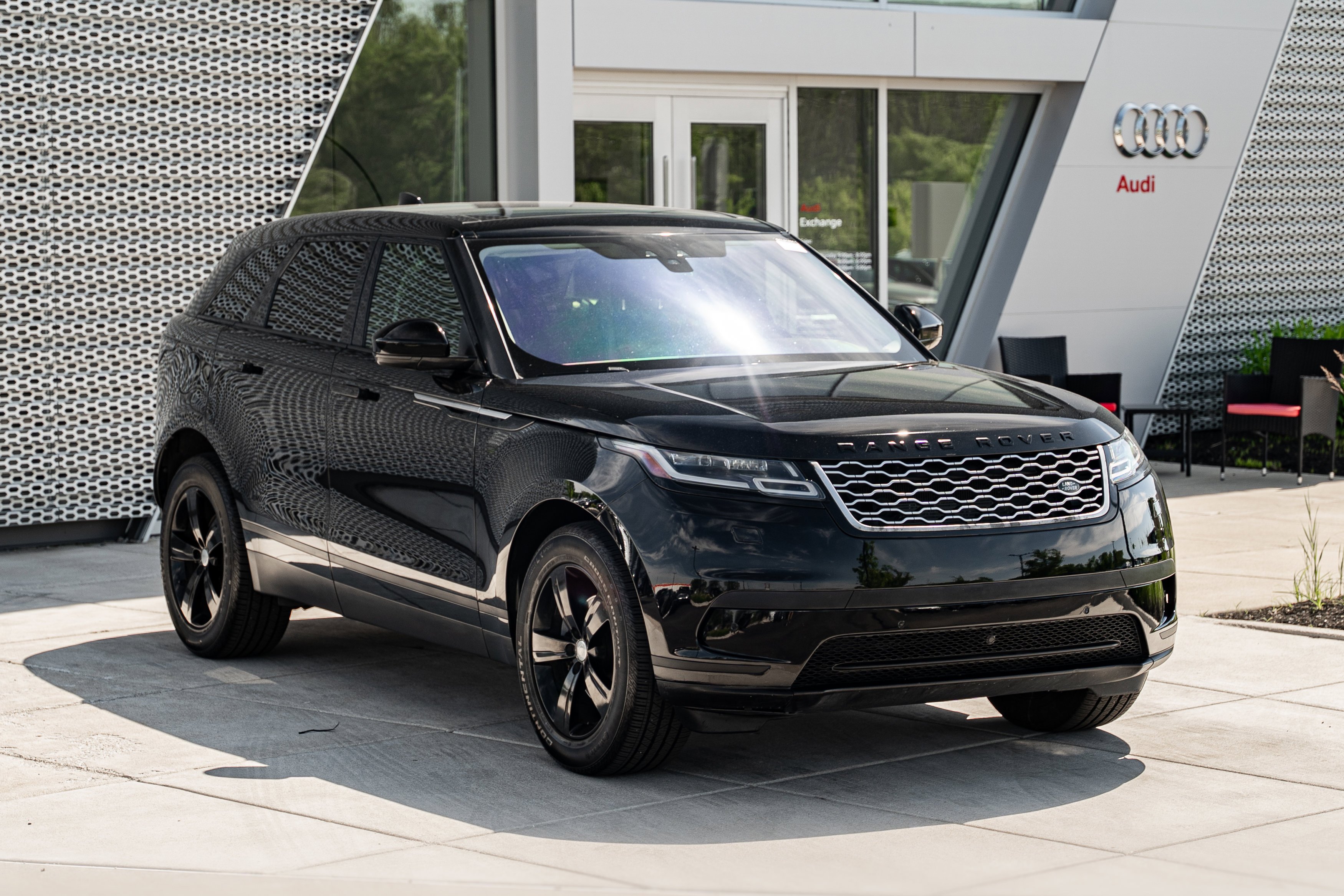 Used 2020 Santorini Black Metallic Land Rover S image 2