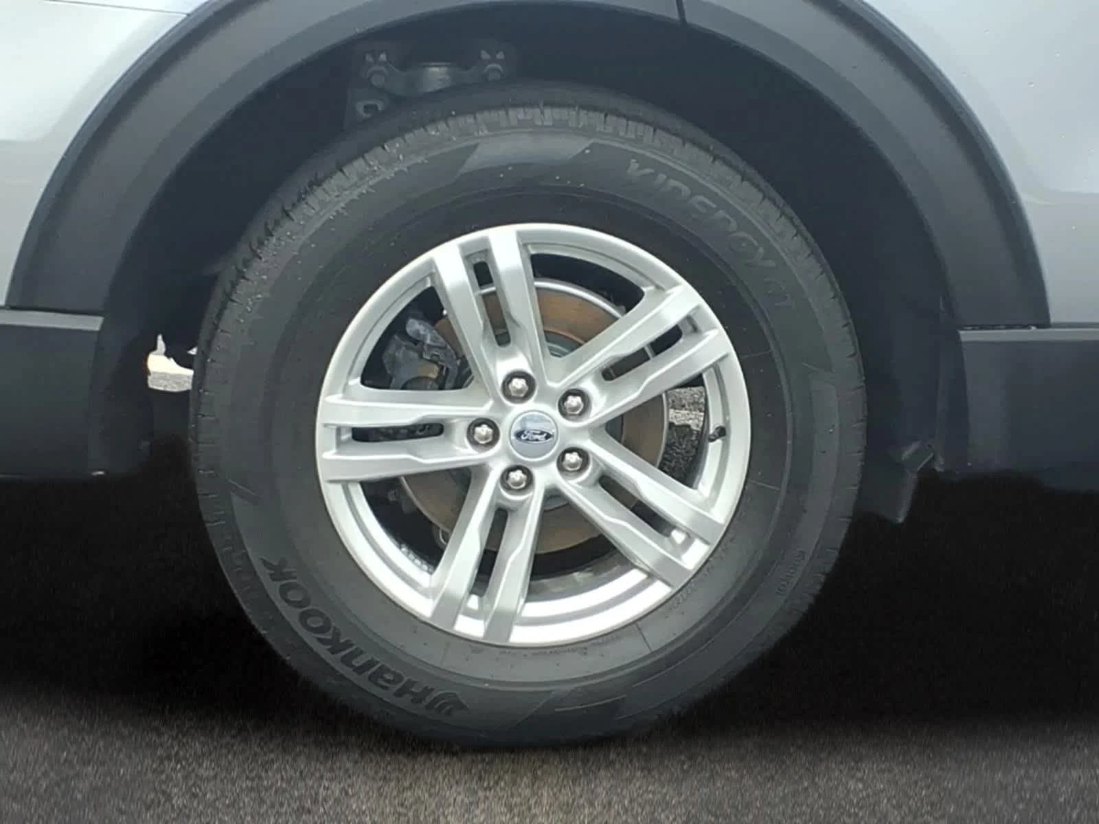 Used 2023 Iconic Silver Ford XLT image 3