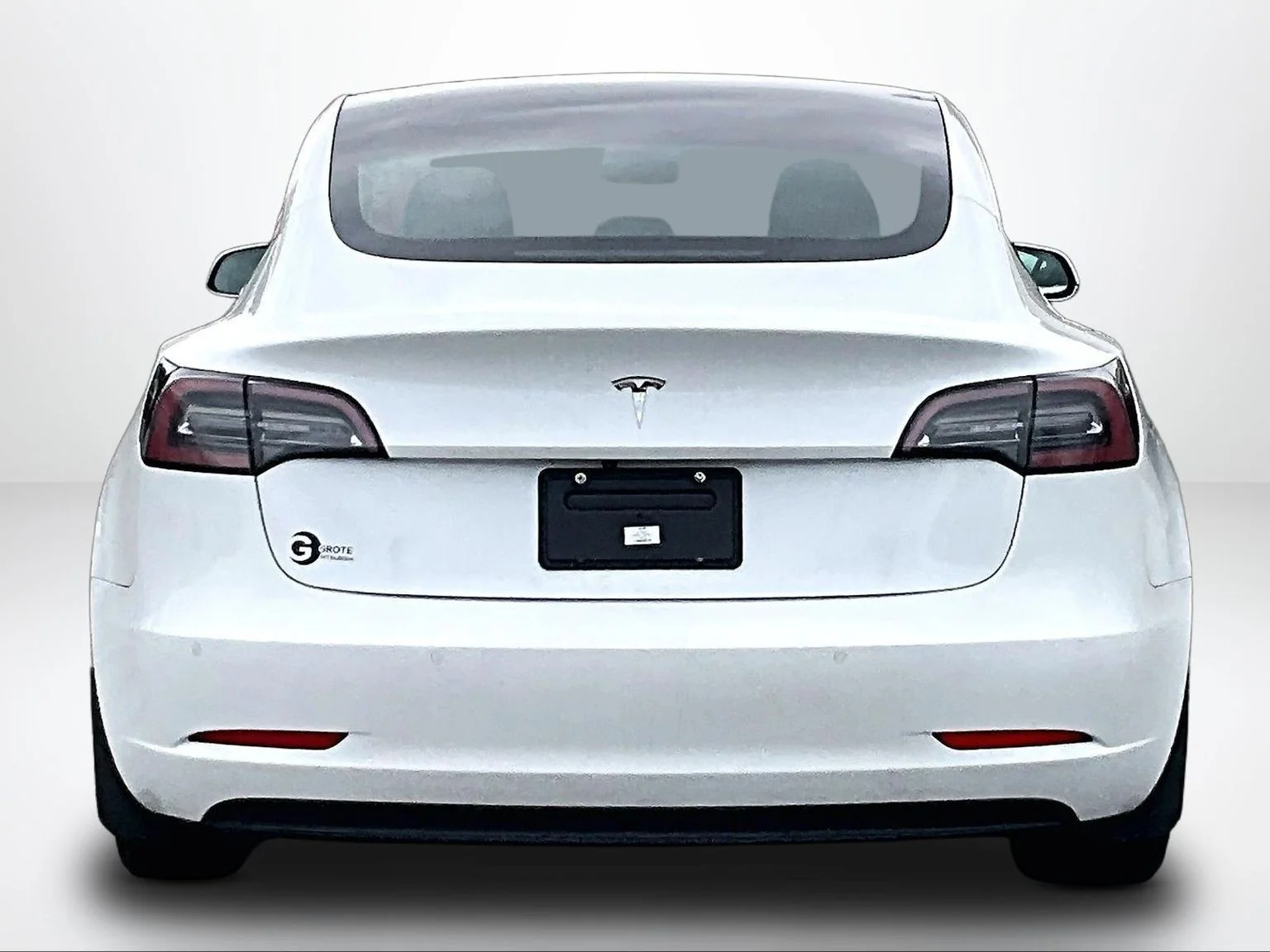 Used 2019 White Tesla Standard Range Plus image 5