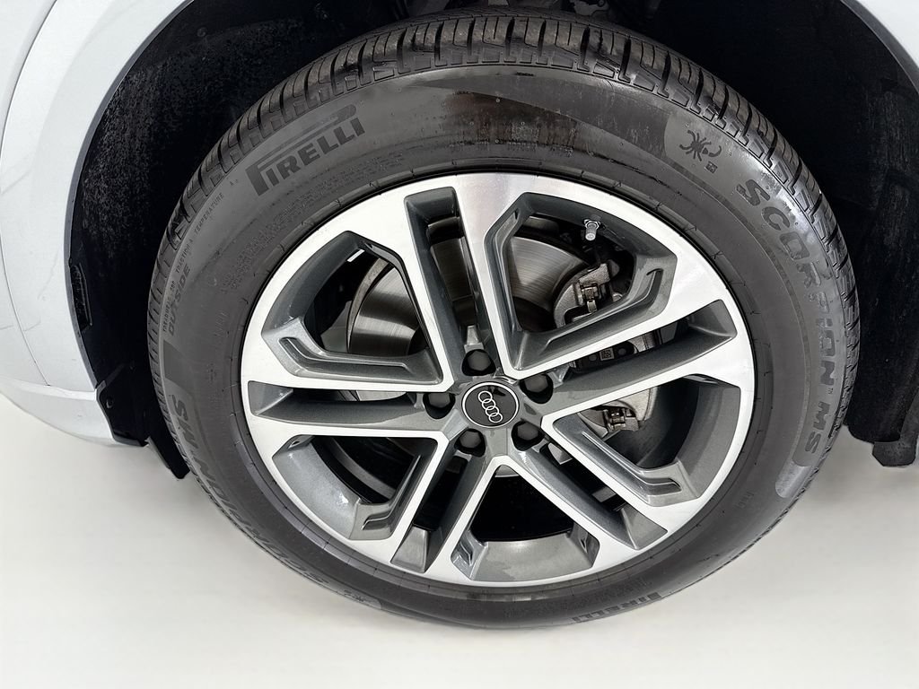 Used 2025 Florett Silver Metallic Audi 2.0T Prestige image 29