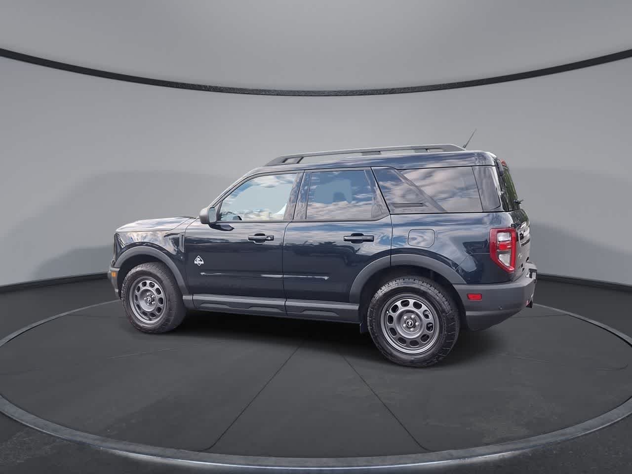 Certified Used 2023 Alto Blue Metallic Tinted Clearcoat Ford Outer Banks image 6