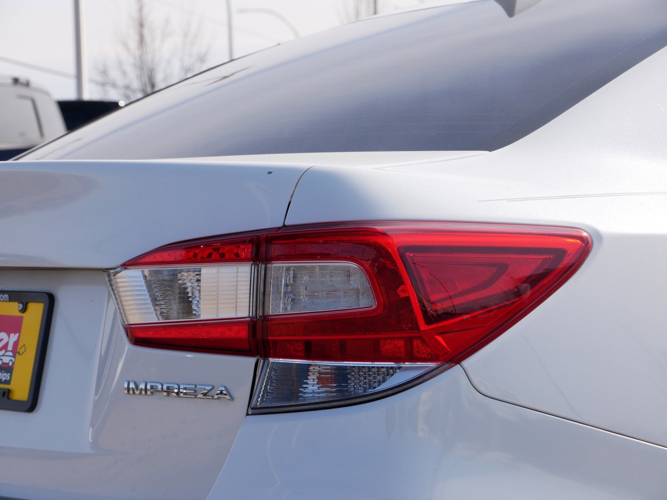 Used 2018 Crystal White Pearl Subaru Limited image 17