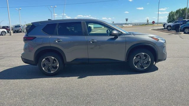 Used 2025 Gray Nissan SV image 9