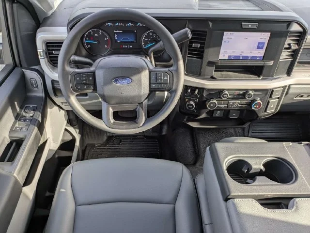 New 2027 Oxford White Ford F-350® XL image 15