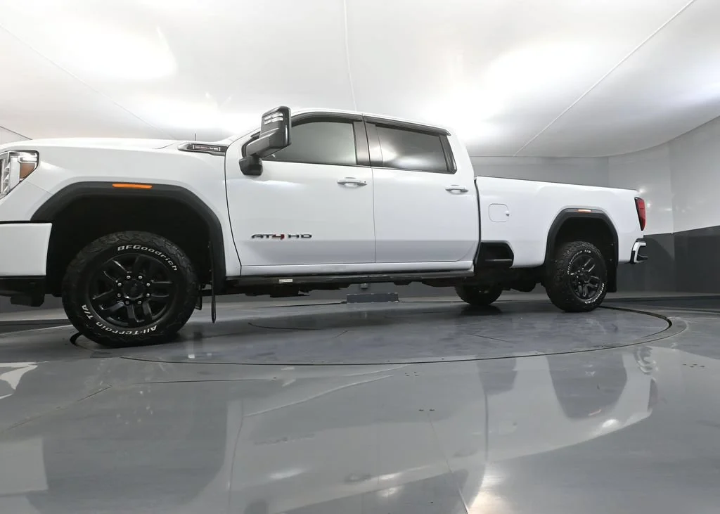 Used 2022 White GMC AT4 image 46