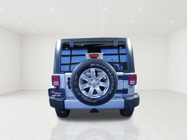 Used 2016 Silver Jeep Unlimited Sahara image 6