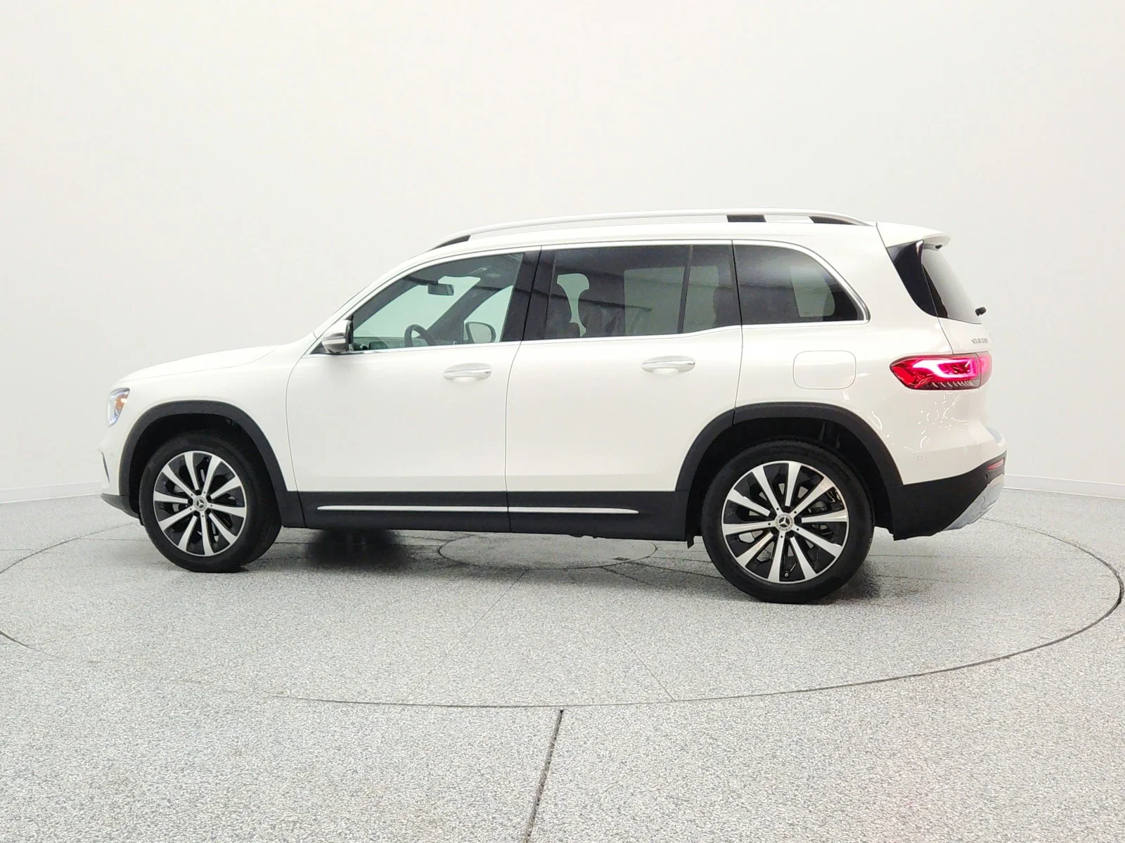 Used 2022 Polar White Mercedes-Benz GLB 250 SUV image 8