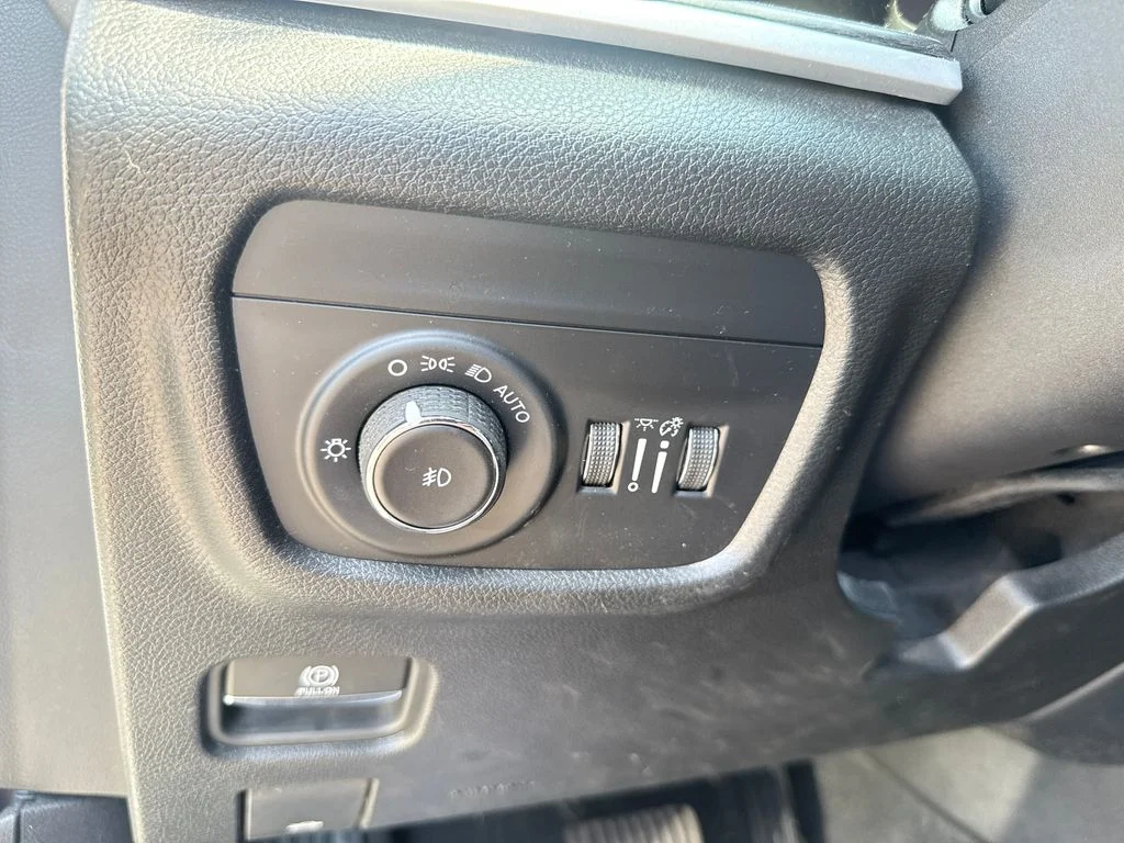 Used 2023 White Jeep Limited image 6