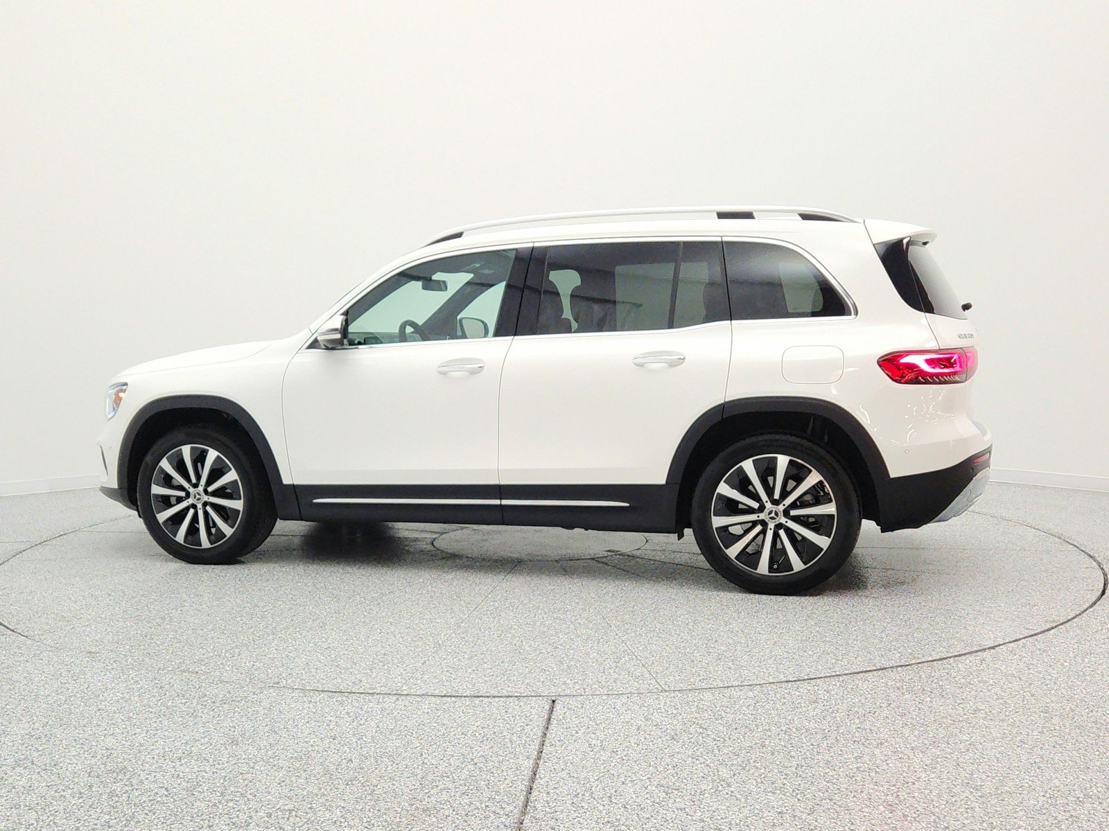 Used 2022 Polar White Mercedes-Benz GLB 250 SUV image 8
