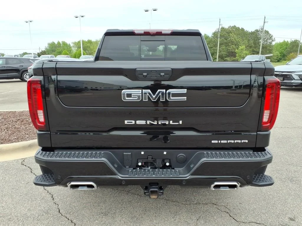 Used 2025 Onyx Black GMC Denali Ultimate image 4