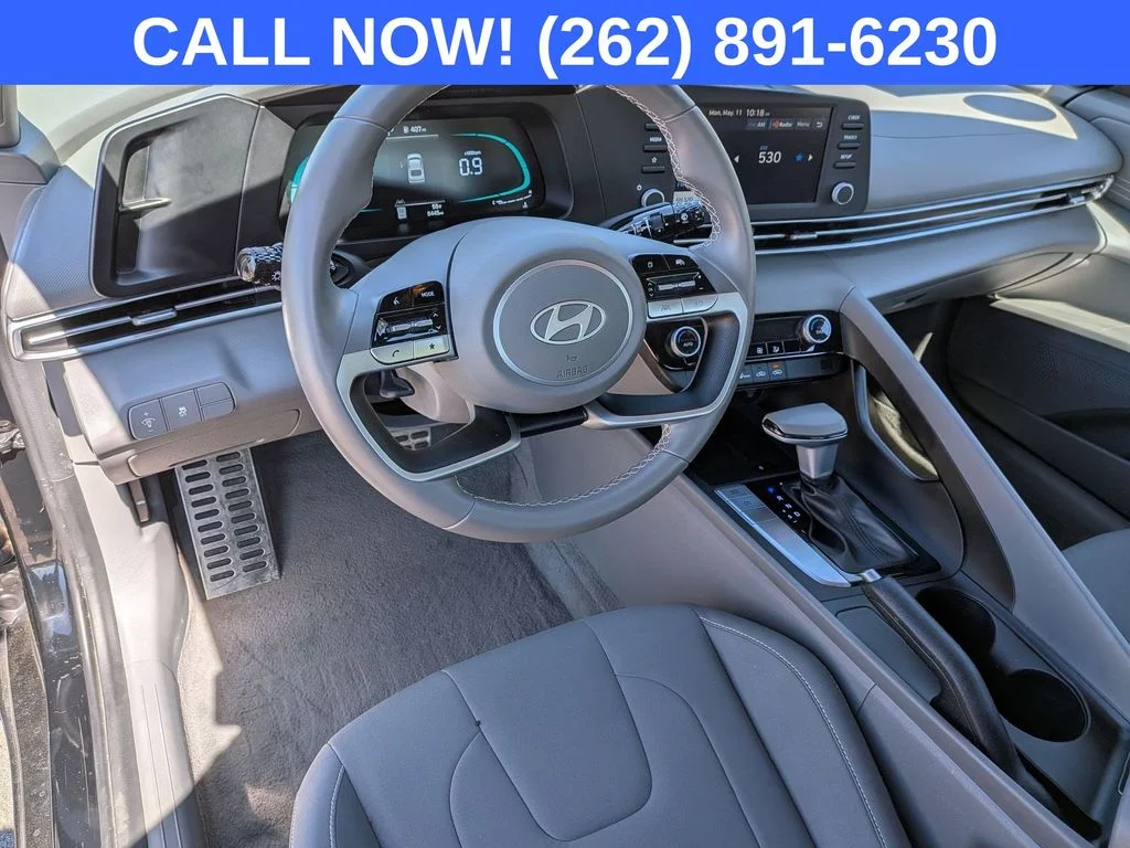 Used 2025 Black Hyundai SEL Sport image 10