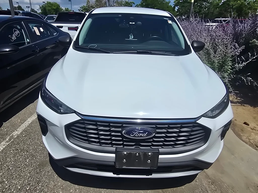 Used 2023 Oxford White Ford Active image 12