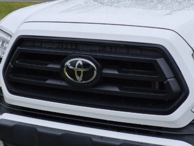 Used 2022 White Toyota SR image 36