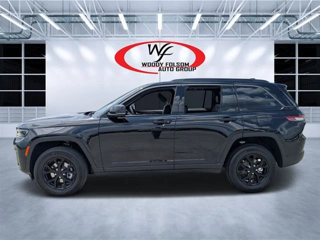 New 2026 Diamond Black Crystal Pearl-Coat Exterior Paint Jeep Altitude image 8