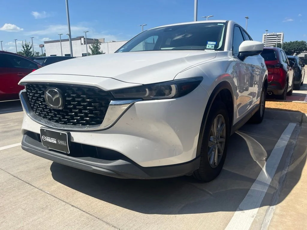 2023 Mazda CX-5 S Preferred package Auto AWD's photo