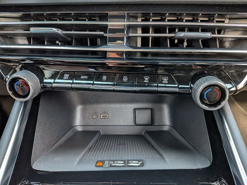 2026 Chevrolet Traverse LT - Photo 25