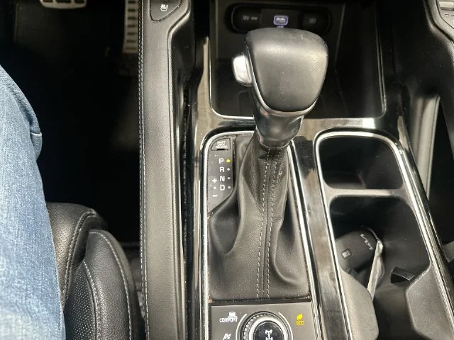 Used 2022 White Kia SX image 24