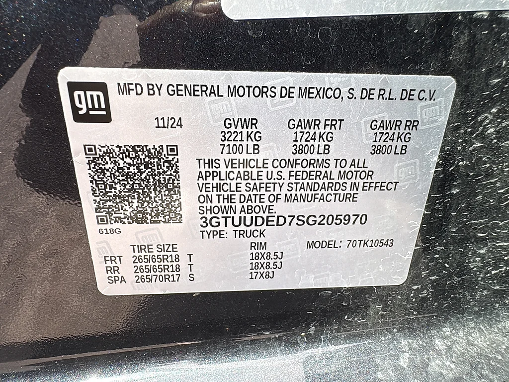 Used 2025 Titanium Rush Metallic GMC SLT image 29