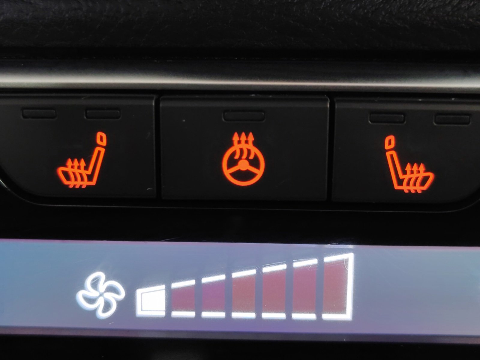 Certified Used 2025 Gun Metallic Nissan SV image 6
